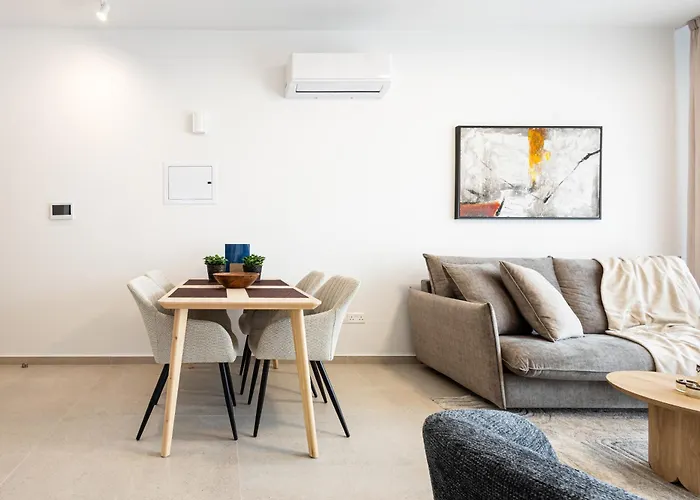 Chrystal Residences Apartment *