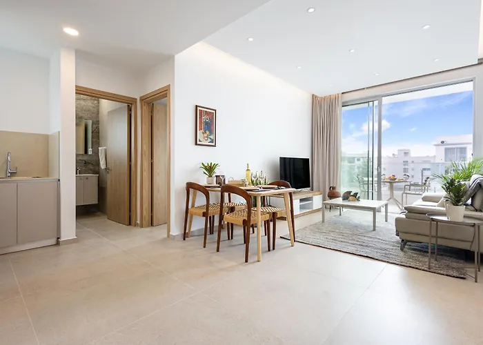 Lägenhet Chrystal Residences