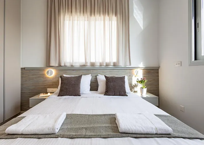 Chrystal Residences Apartment *