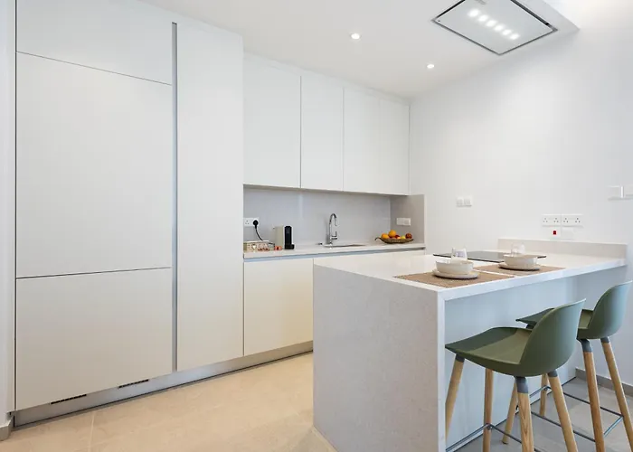 Chrystal Residences Apartment *