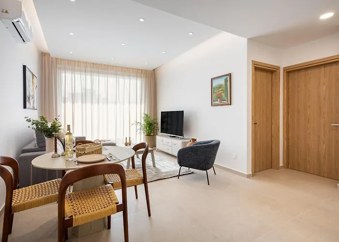 Chrystal Residences Apartment *