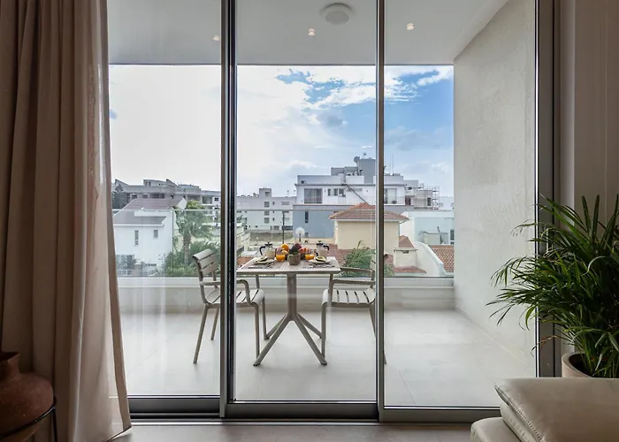 Chrystal Residences Apartment *