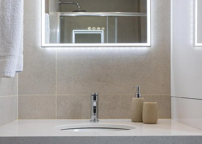 Chrystal Residences Apartment *